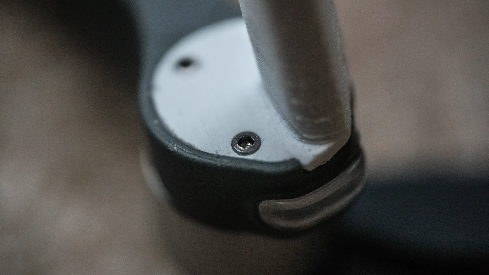 Detail of the leg attached to the Mavic.