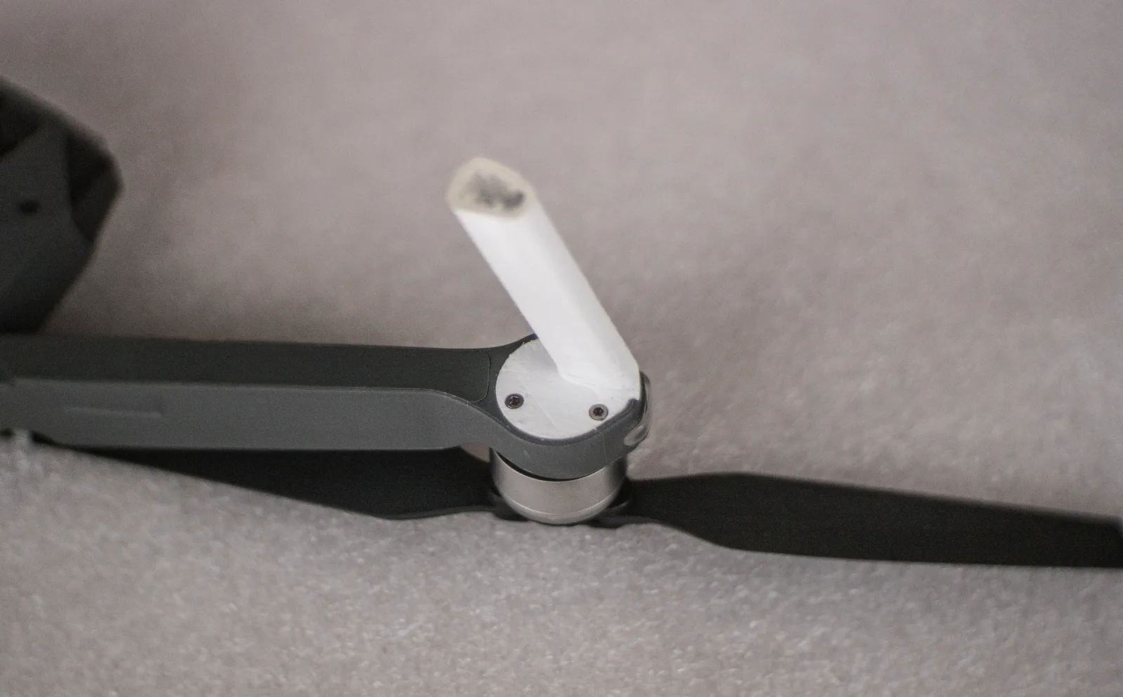 Leg attached to the Mavic.